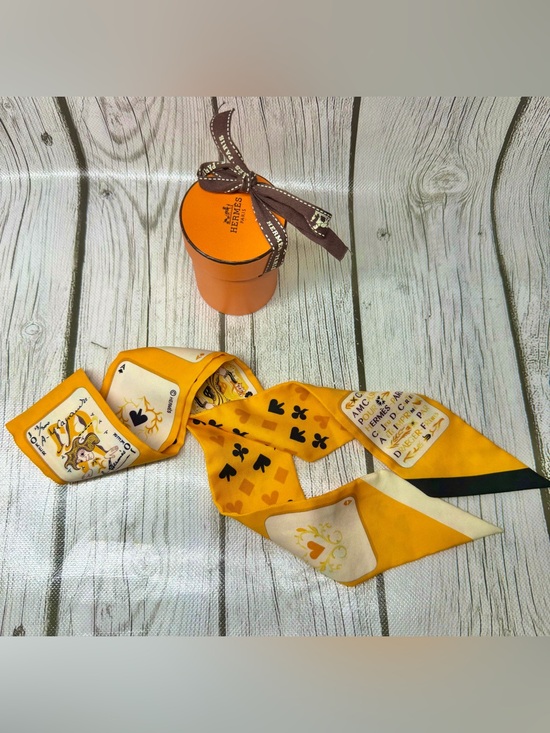 Hermes Accessories - PRE LOVED Hermès "Jeu de Cartes" Twilly Scarf